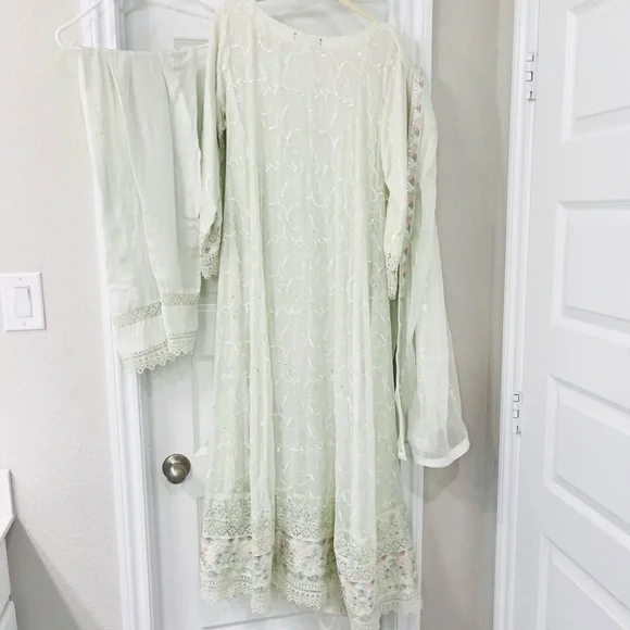 Agha noor dress medium - Picture 8 of 11